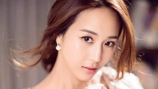 美女14p：惊现绝世美颜，网友热议其背后不为人知的故事与生活！