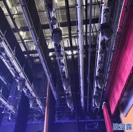 都市大鸡巴：揭示现代城市生活中的性文化与人际关系的复杂交织，探讨其对社会心理的深远影响