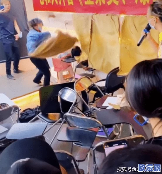 男Ji大巴进入女人的视频小说引发热议，网友们纷纷讨论其背后的社会现象与道德争议！