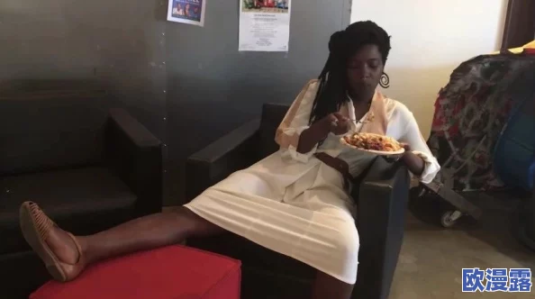 女人打开腿被男人狂桶30分钟，现场气氛火热，观众反应热烈，引发社交媒体广泛讨论与关注