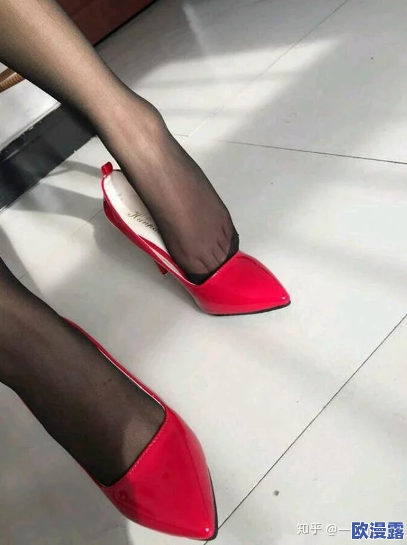 熟女丝足交:热潮来袭,熟女们的魅力与激情引发全城关注! 熟女丝足交:热潮来袭,熟女们的魅力与激情引发全城关注!