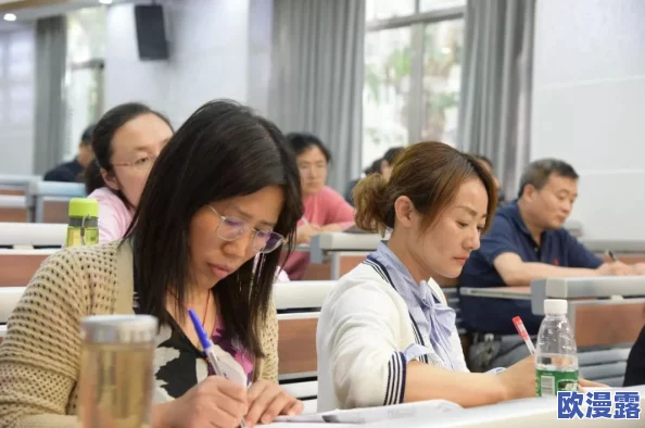 啊老师太深了好大,学生们纷纷表示难以理解,课堂气氛瞬间变得紧张而有趣,引发热议与讨论 啊老师太深了好大,学生们纷纷表示难以理解,课堂气氛瞬间变得紧张而有趣,引发热议与讨论