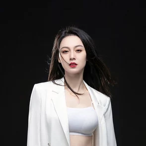 林美惠子惊艳亮相国际舞台，展现独特魅力与才华，引发全球粉丝热烈追捧！