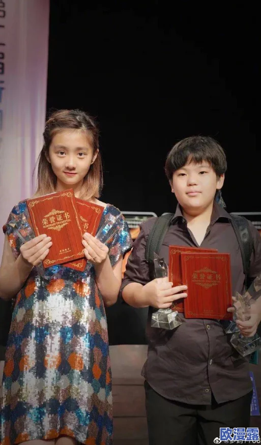 放荡的美妇在线播放：最新动态与观众反馈引发热议，内容更新频繁吸引大量粉丝关注