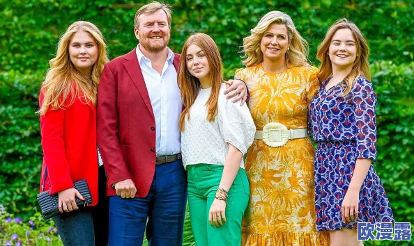 被老头玩同性经历:当事人分享心路历程,揭示社会对性别认同的偏见与挑战,引发广泛讨论与关注 被老头玩同性经历:当事人分享心路历程,揭示社会对性别认同的偏见与挑战,引发广泛讨论与关注