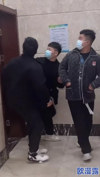 被老头玩同性经历:当事人分享心路历程,揭示社会对性别认同的偏见与挑战,引发广泛讨论与关注 被老头玩同性经历:当事人分享心路历程,揭示社会对性别认同的偏见与挑战,引发广泛讨论与关注