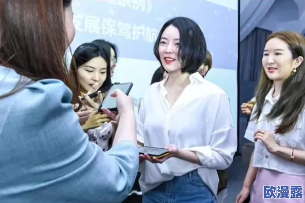美女图:最新时尚潮流与美妆技巧分享,展现独特魅力与自信风采,吸引众多粉丝关注与讨论 美女图:最新时尚潮流与美妆技巧分享,展现独特魅力与自信风采,吸引众多粉丝关注与讨论