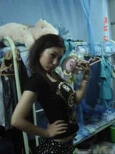 美女拉屎无遮挡:近日网络上流传一段视频,引发网友热议,讨论隐私与公共场合行为的界限 美女拉屎无遮挡:近日网络上流传一段视频,引发网友热议,讨论隐私与公共场合行为的界限