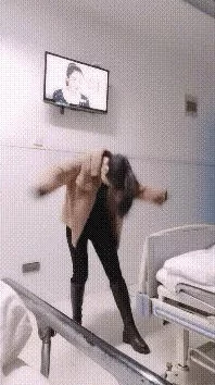 美女脱裤子让男生桶爽，近日在社交媒体上引发热议，网友们纷纷讨论这一现象背后的文化和心理因素