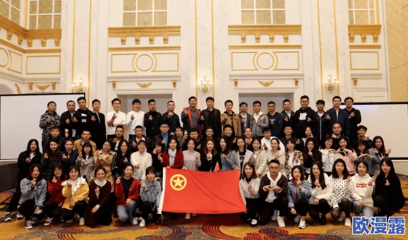 班里男生当全班 我扒衣服小说：校园生活中的青春悸动与成长故事，揭示友情与爱情的复杂交织