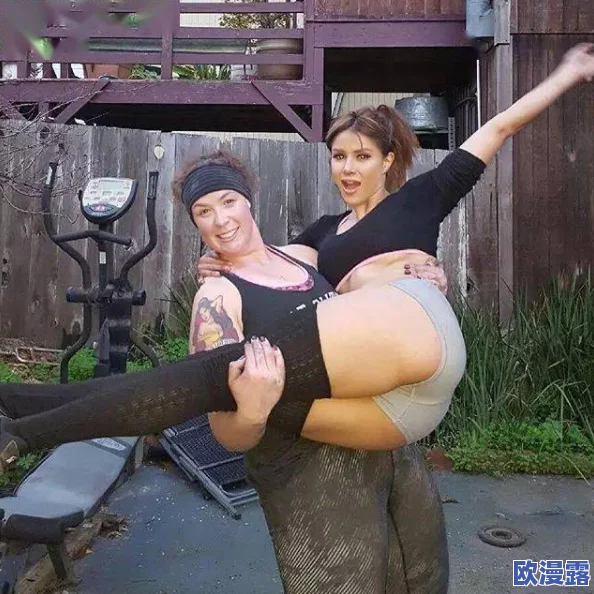 女人张开腿被舔下面，许多网友对此表示震惊，认为这种行为不应在公共场合出现，影响社会风气