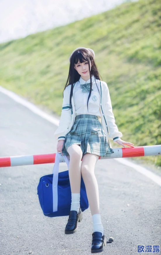 jk制服丝袜白浆娇喘：近日，网络上关于jk制服与丝袜的搭配热度持续攀升，引发众多年轻人的关注与讨论