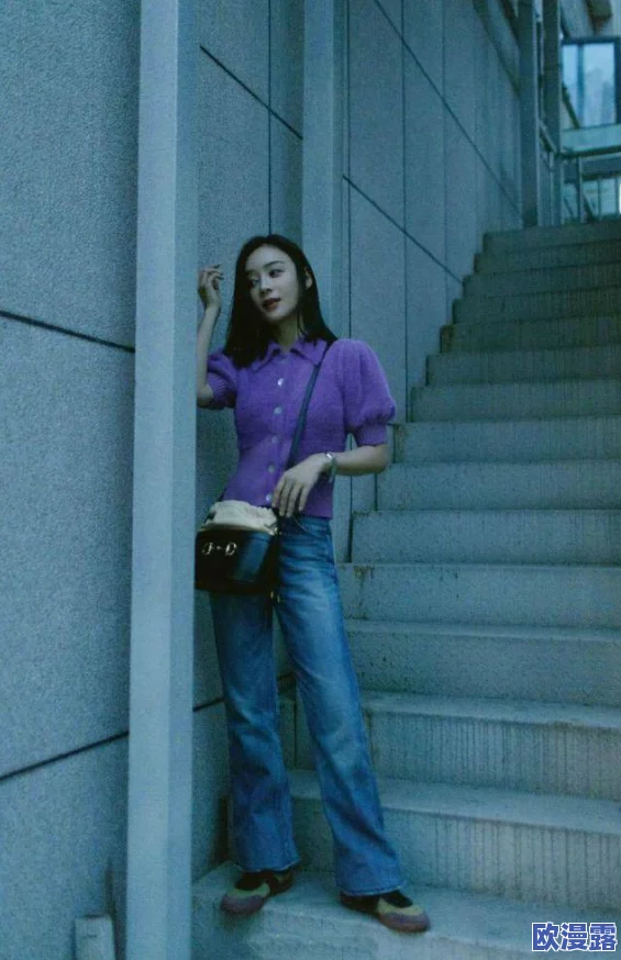 他掀开裙子把舌头伸进去添,这种行为令人发指,完全不尊重女性的意愿和身体界限,必须受到谴责 他掀开裙子把舌头伸进去添,这种行为令人发指,完全不尊重女性的意愿和身体界限,必须受到谴责
