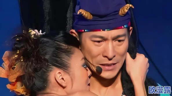 探索男人在亲密时刻的情感表达：一边摸一边亲的视频背后的故事