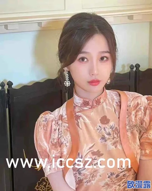 丰满岳妇饱满的双乳，展现出无与伦比的魅力与自信，吸引众多目光和赞叹声
