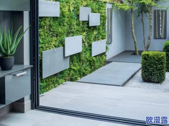 齐司礼的尾巴探进花园，真是个有趣的比喻，让人联想到生活中的小细节