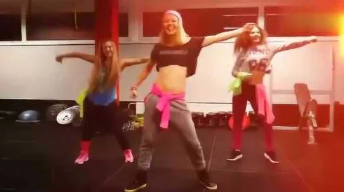 探索操欧美美女的魅力与风情，感受异国文化的独特韵味