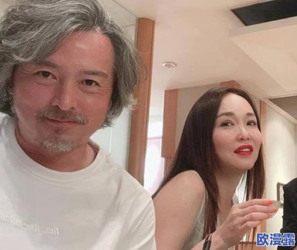 外国夫妻自拍色哟哟,惊现奇特场景引发网友热议,背后故事令人意想不到! 外国夫妻自拍色哟哟,惊现奇特场景引发网友热议,背后故事令人意想不到!