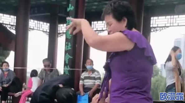 沟厕白嫩大屁股国产盗摄，真是让人感到无语，这种行为太不道德了！