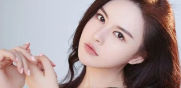 精东苏小小一起的女演员是谁演的?我觉得她的表演非常出色,给角色增添了很多魅力 精东苏小小一起的女演员是谁演的?我觉得她的表演非常出色,给角色增添了很多魅力