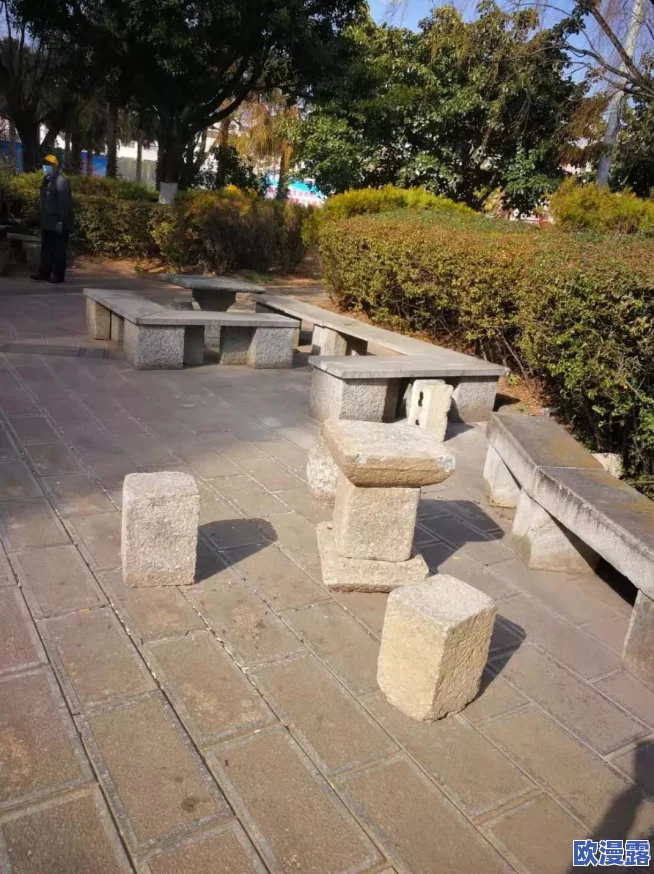 的意思打牌不盖被子照片,这种生活态度真是让人哭笑不得,难道就不能好好休息吗? 的意思打牌不盖被子照片,这种生活态度真是让人哭笑不得,难道就不能好好休息吗?