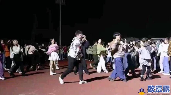 拳皇世界社团新玩法:夜舞派对燃爆全场,嗨翻不眠之夜! 拳皇世界社团新玩法:夜舞派对燃爆全场,嗨翻不眠之夜!