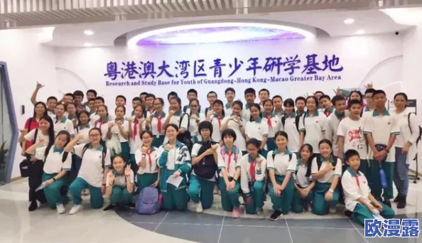 亚洲一区二区师生制服，设计独特，既体现了校园文化，又展现了青春活力