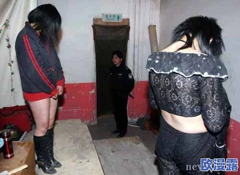 女人脱了内裤衩开腿视频，这种内容真是让人感到不适，希望能加强监管
