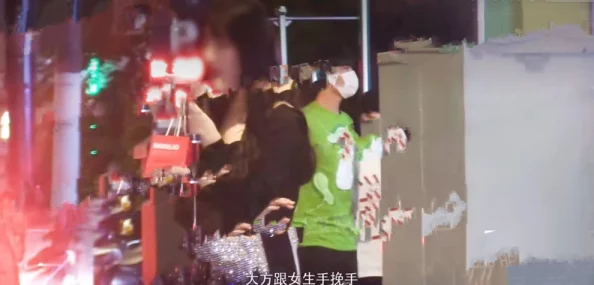 粗大从后面狠狠贯穿h近日某知名男星被拍到与神秘女子亲密互动引发热议网友纷纷猜测两人关系不一般